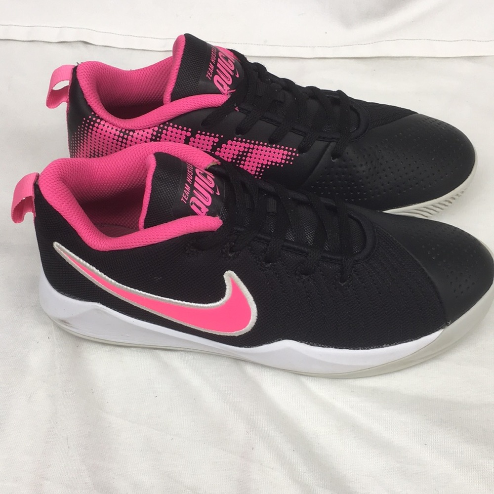 Nike team huddle quick low top sneakers ladies sz 6